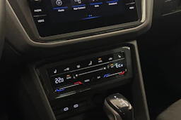 valkoinen Volkswagen Tiguan 2023 kuva 25.