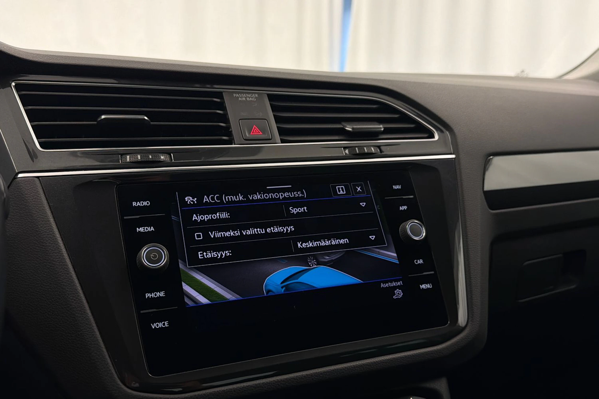 valkoinen Volkswagen Tiguan 2023 kuva 27.