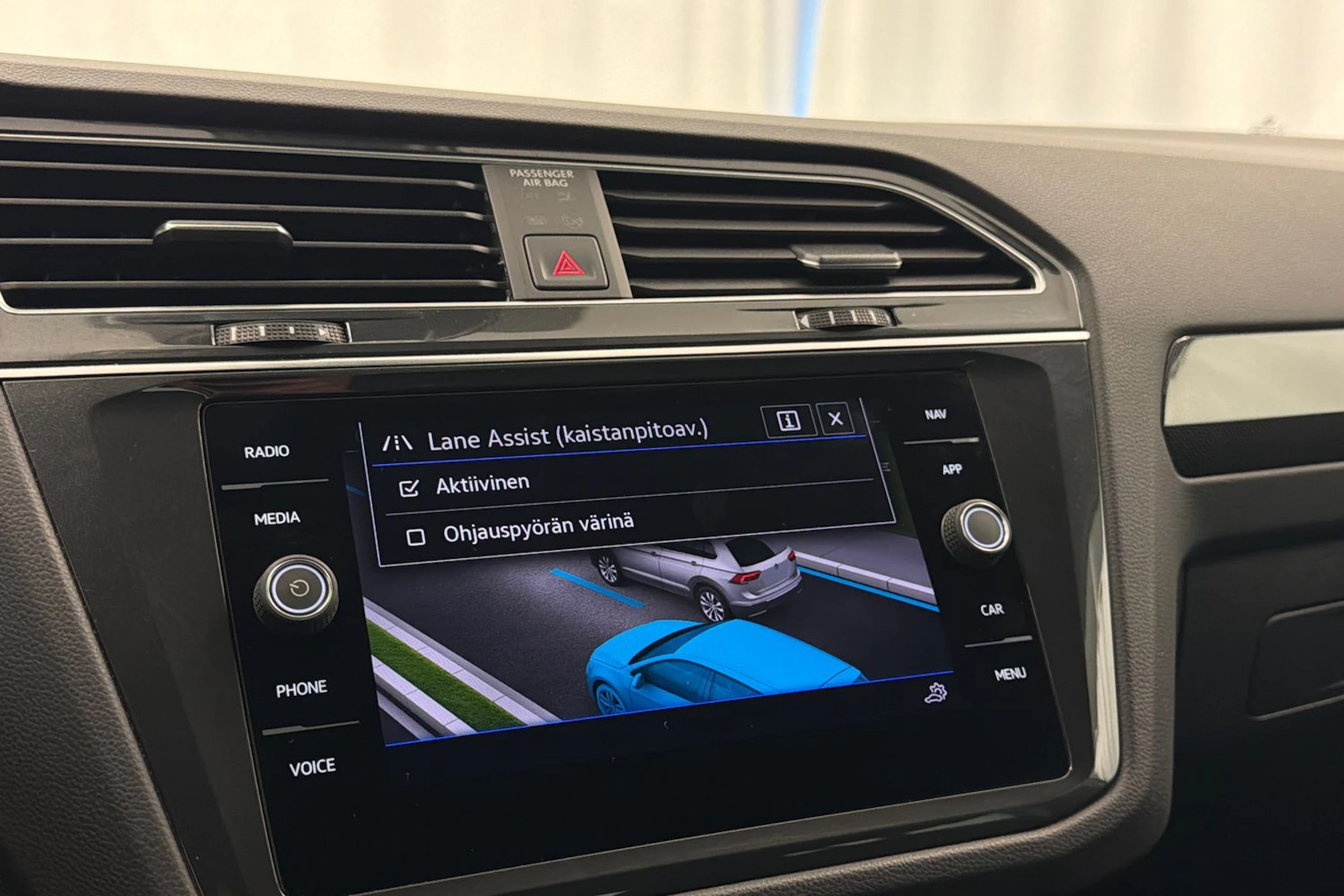 valkoinen Volkswagen Tiguan 2023 kuva 29.