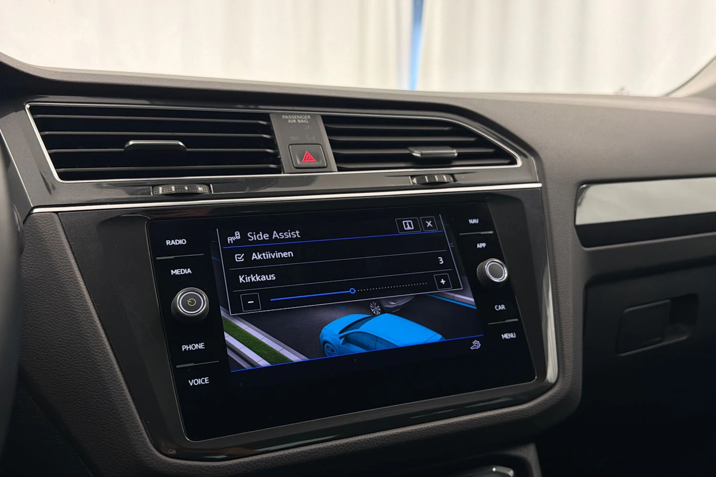 valkoinen Volkswagen Tiguan 2023 kuva 30.