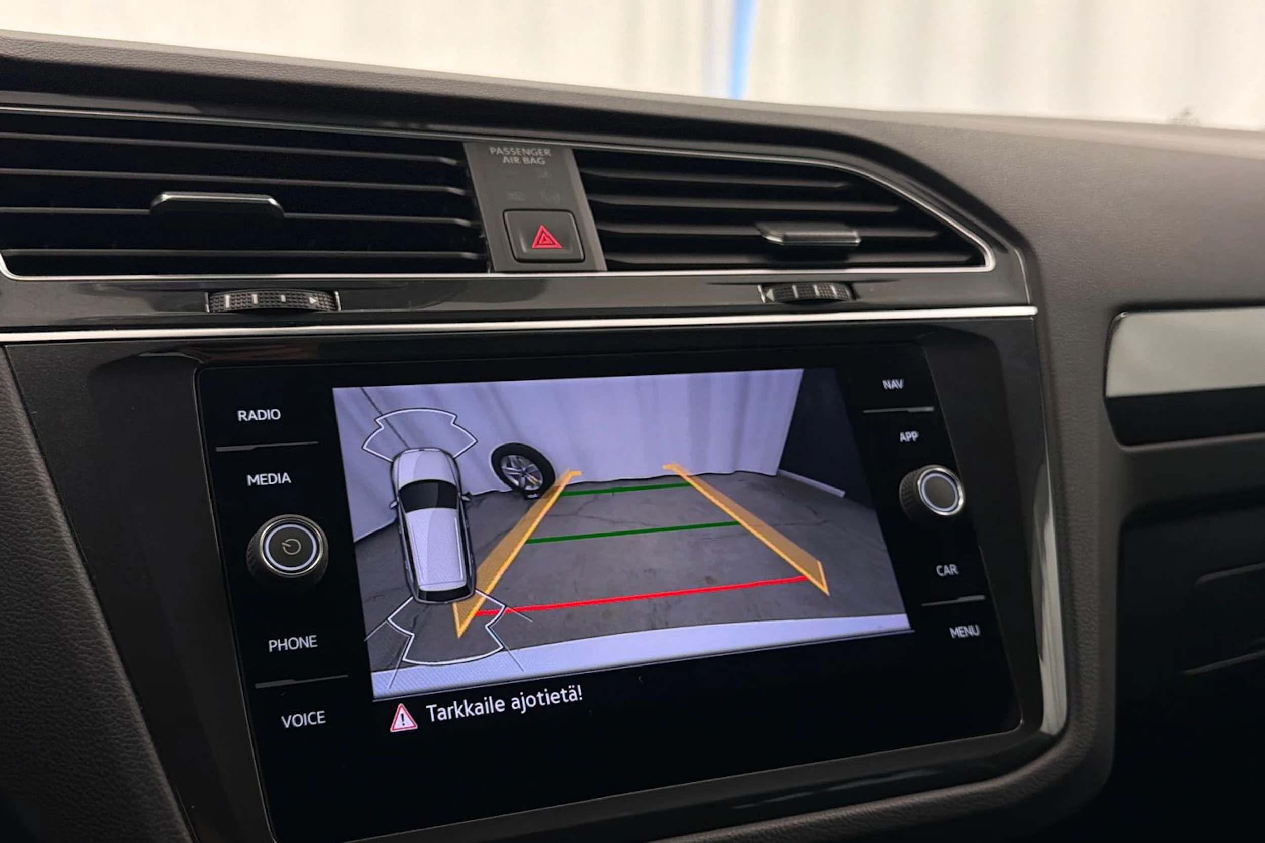 valkoinen Volkswagen Tiguan 2023 kuva 32.