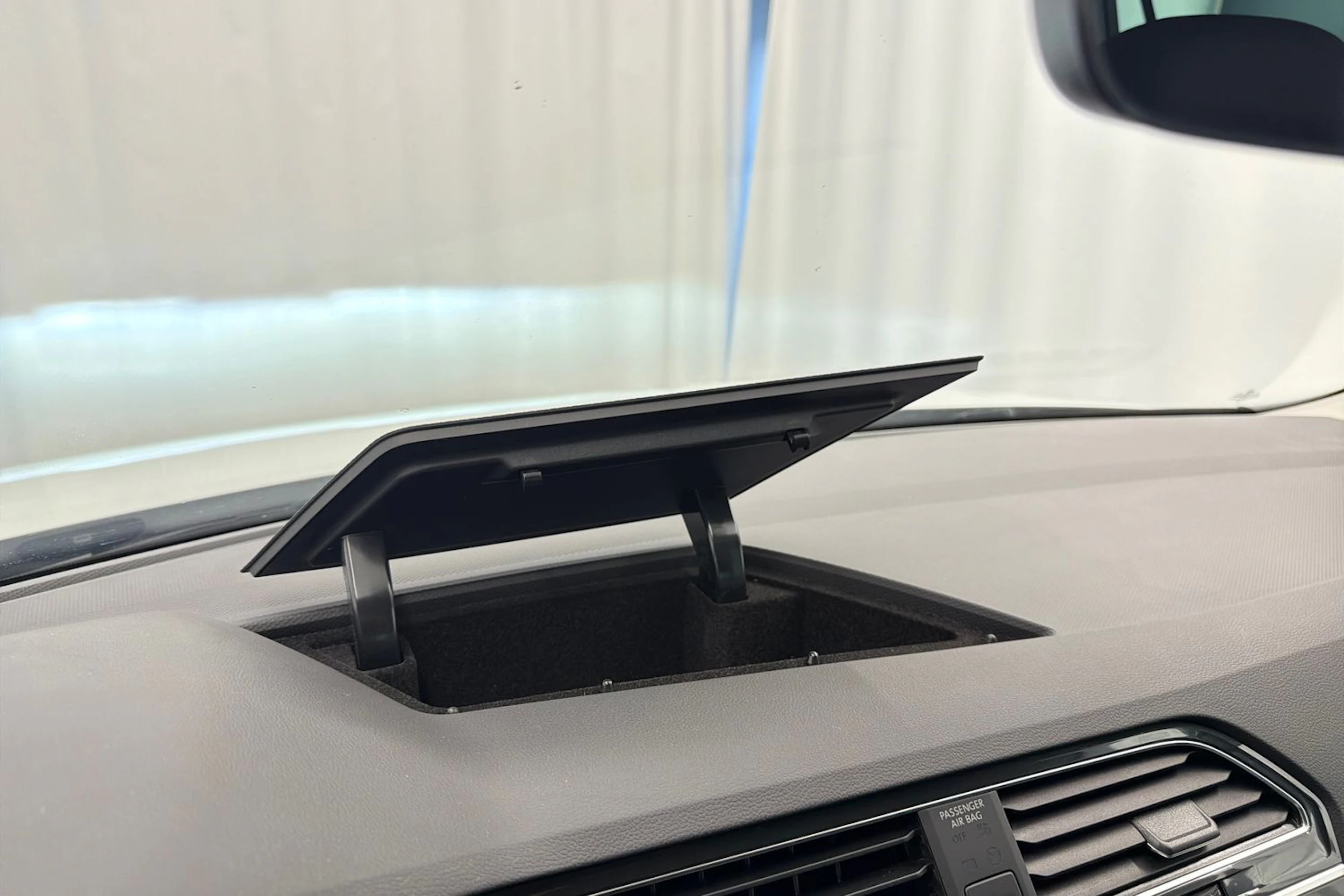 valkoinen Volkswagen Tiguan 2023 kuva 33.
