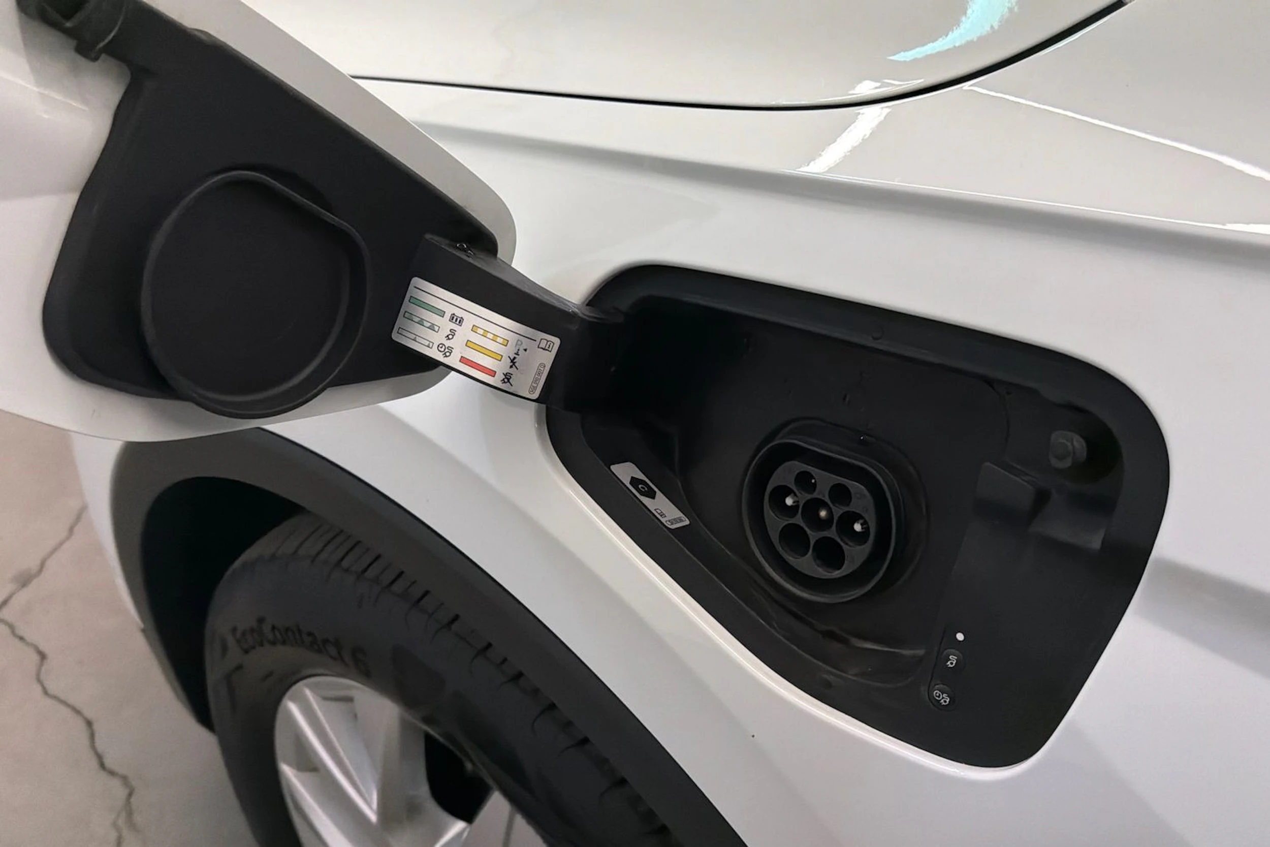 valkoinen Volkswagen Tiguan 2023 kuva 35.