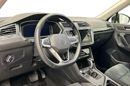 musta Volkswagen Tiguan 2023 kuva 6.