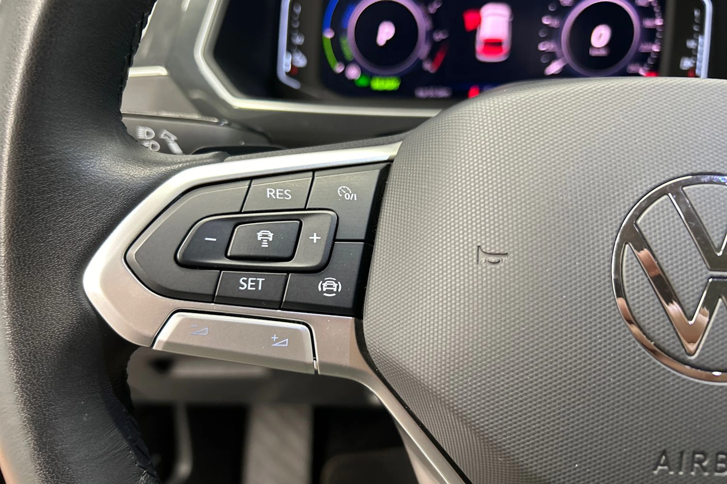 musta Volkswagen Tiguan 2023 kuva 21.