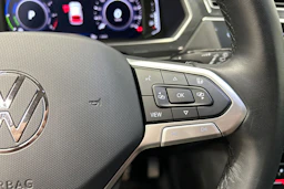 musta Volkswagen Tiguan 2023 kuva 22.