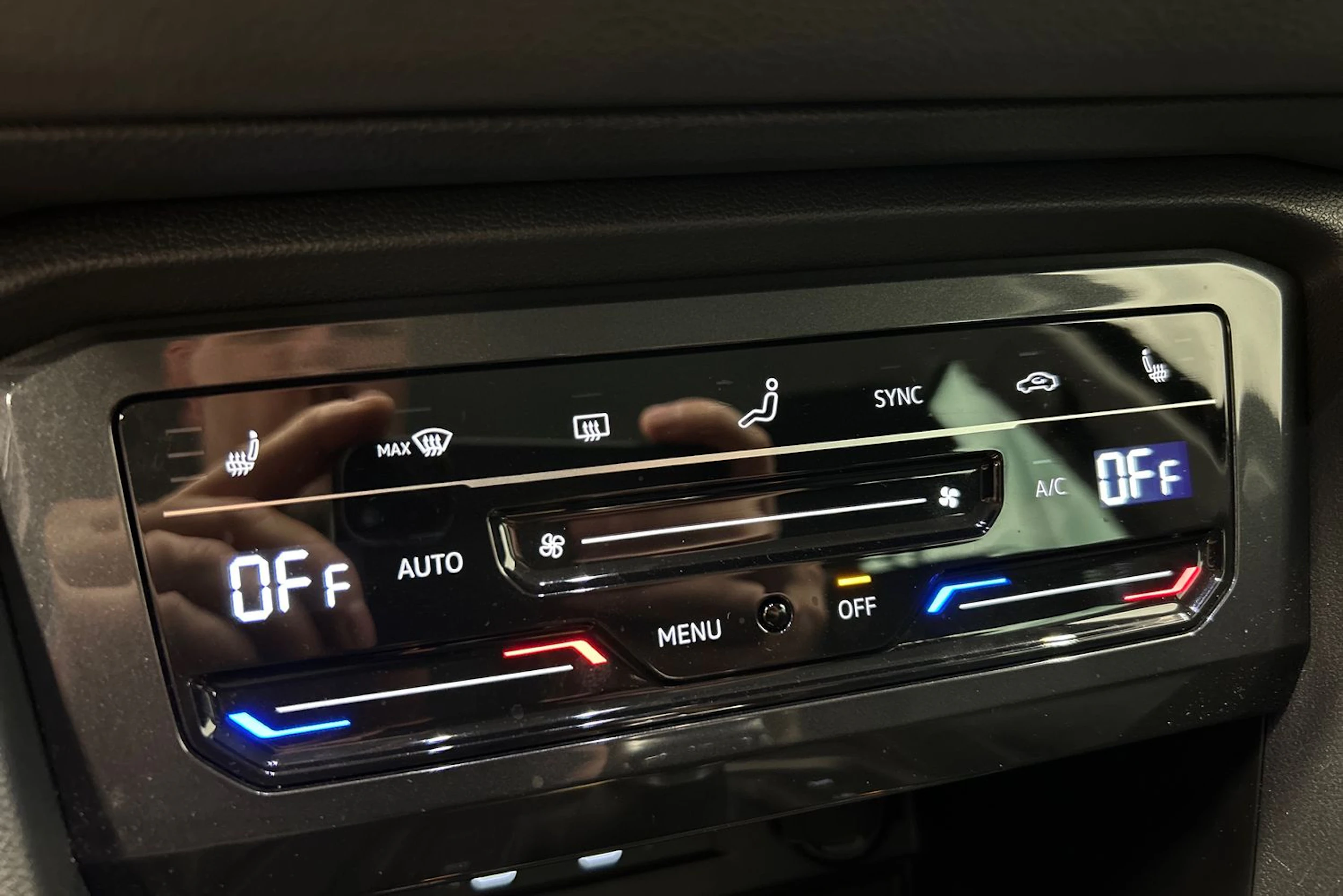 musta Volkswagen Tiguan 2023 kuva 26.