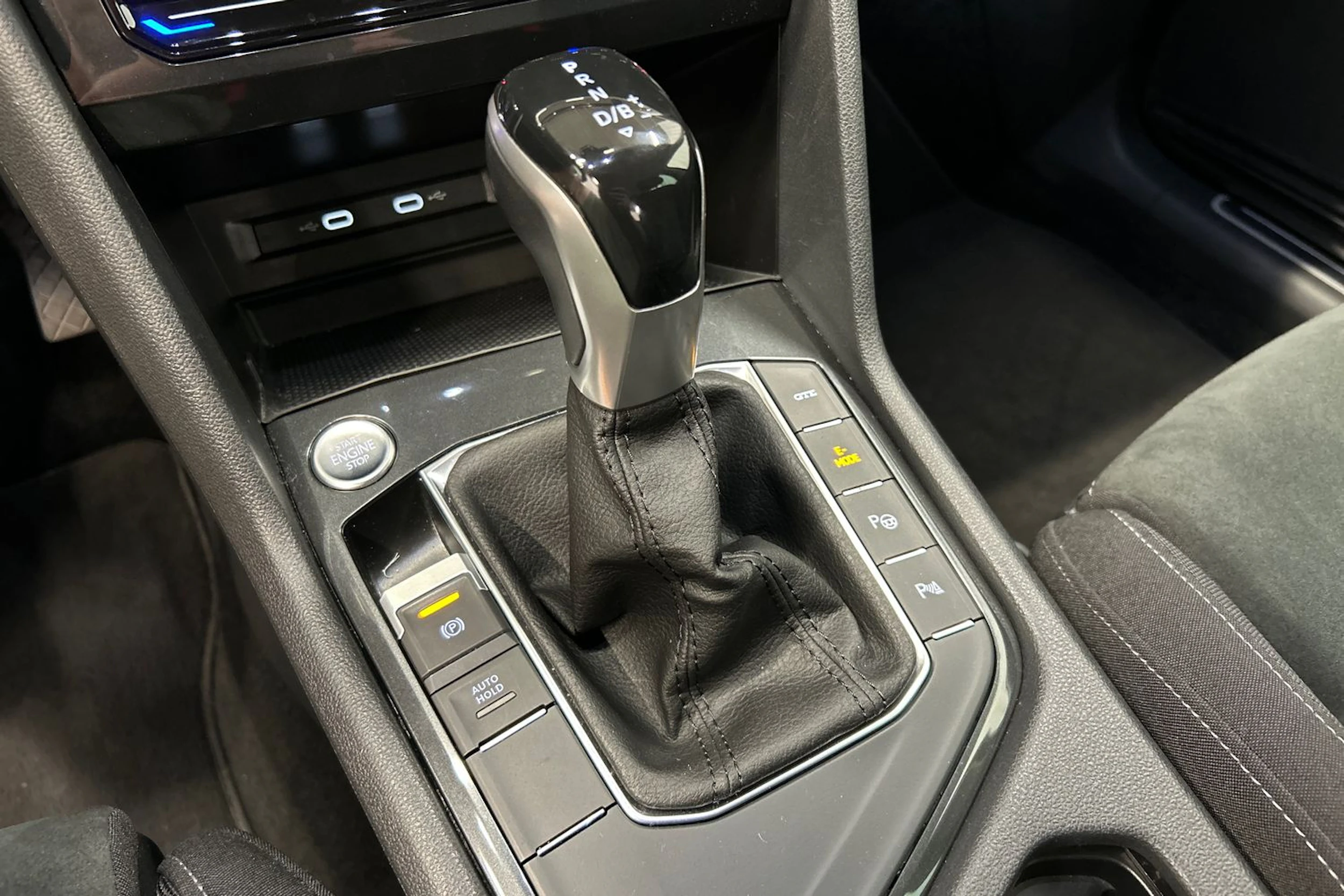musta Volkswagen Tiguan 2023 kuva 28.