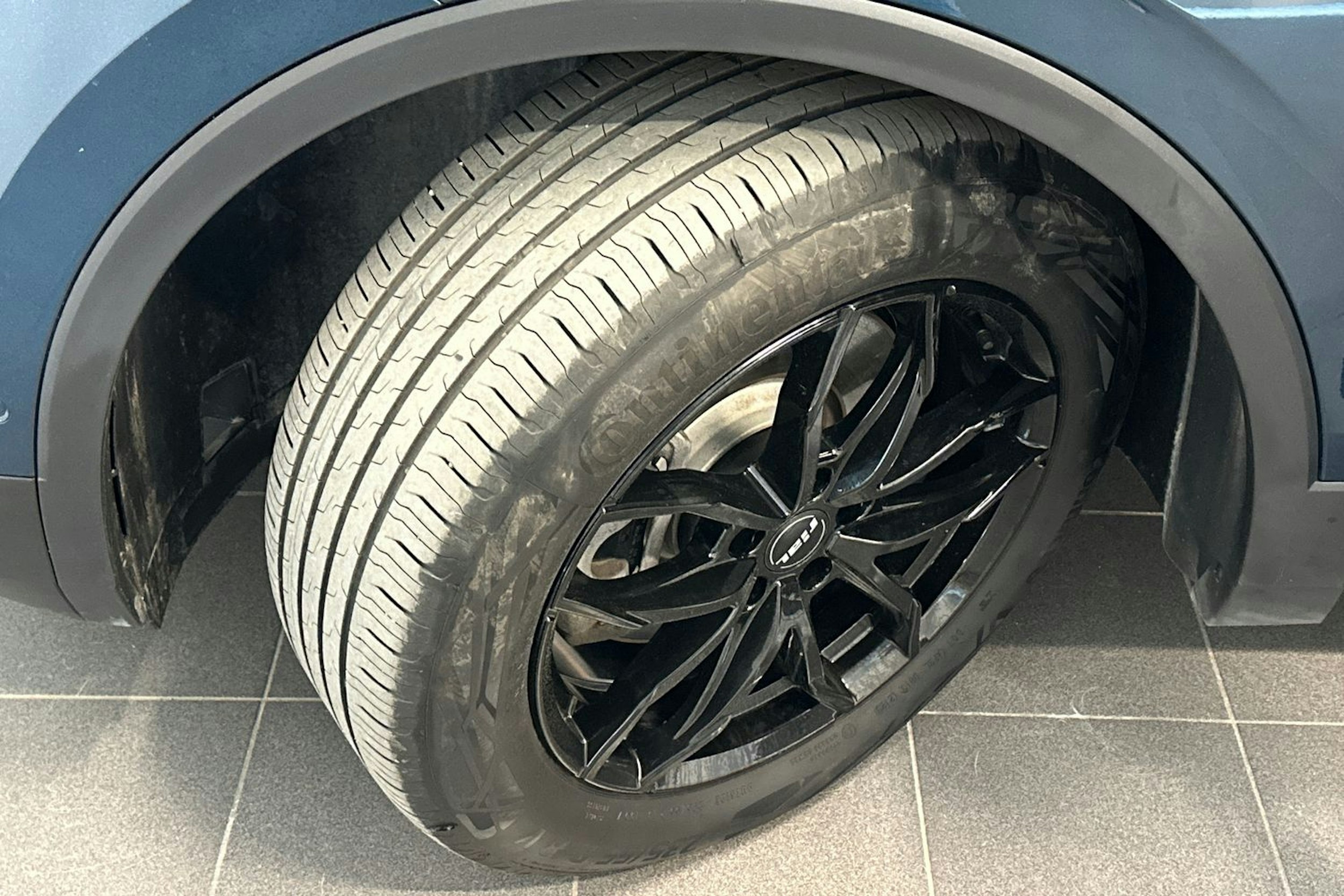 sininen Volkswagen Tiguan 2023 kuva 13.