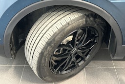 sininen Volkswagen Tiguan 2023 kuva 13.