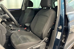 sininen Volkswagen Tiguan 2023 kuva 14.