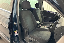 sininen Volkswagen Tiguan 2023 kuva 15.