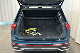 sininen Volkswagen Tiguan 2023 kuva 16.