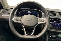 sininen Volkswagen Tiguan 2023 kuva 17.