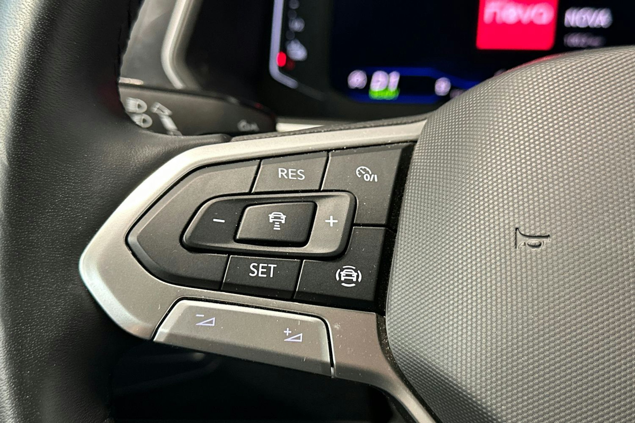 sininen Volkswagen Tiguan 2023 kuva 19.