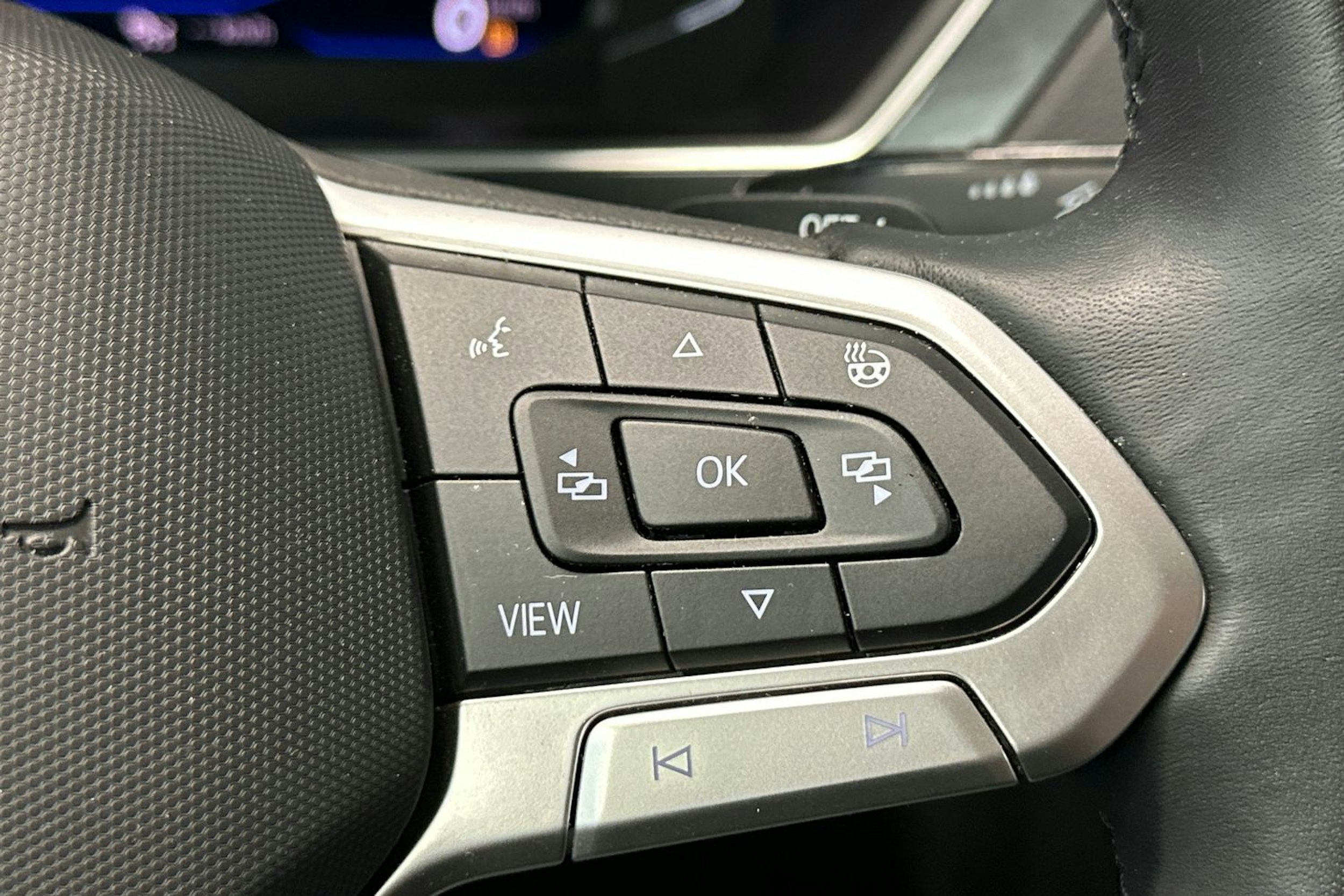 sininen Volkswagen Tiguan 2023 kuva 20.