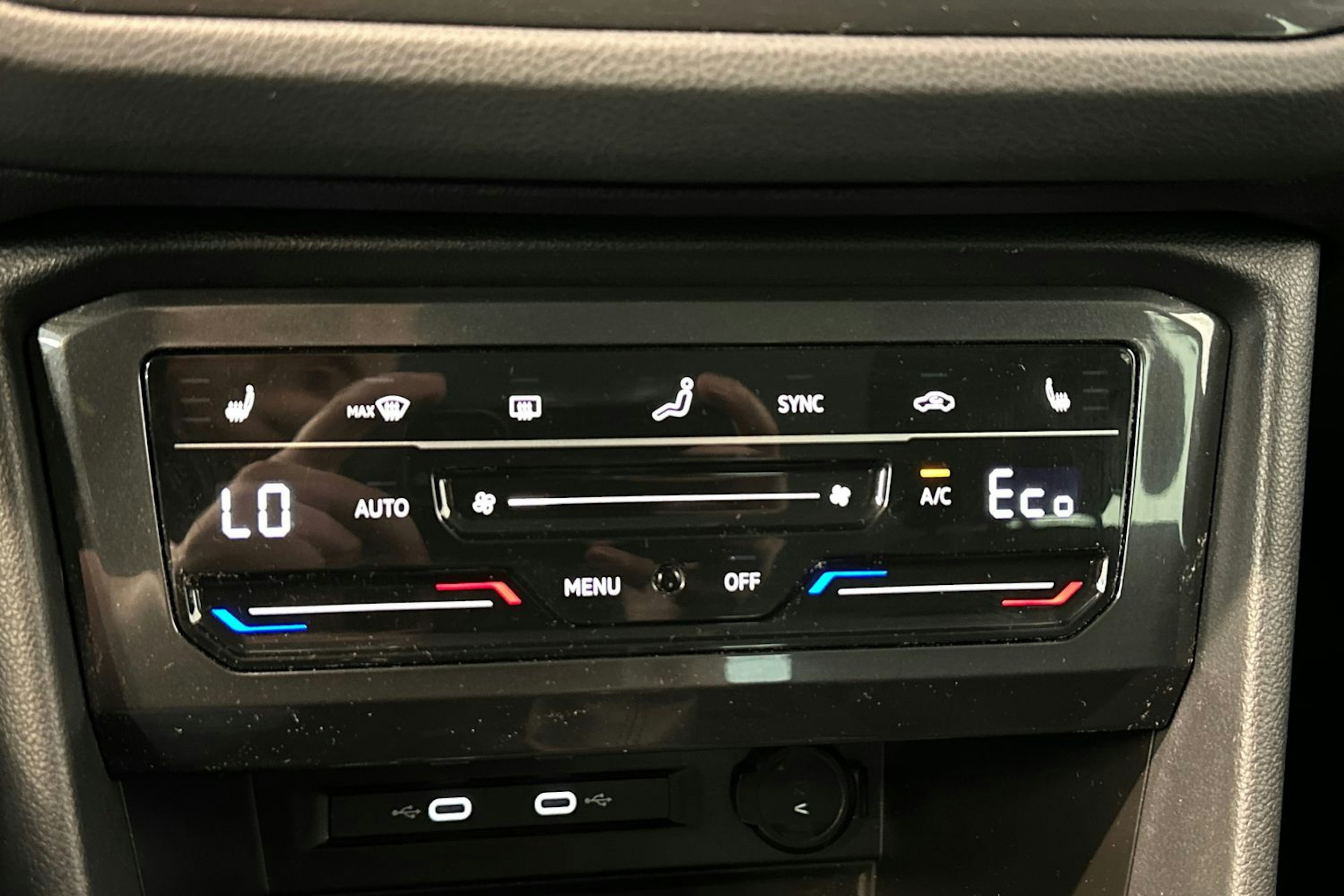 sininen Volkswagen Tiguan 2023 kuva 23.