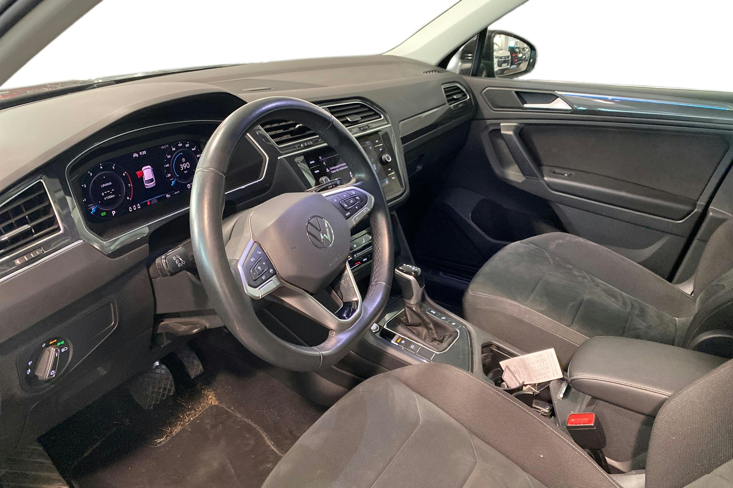 musta Volkswagen Tiguan 2023 kuva 3.