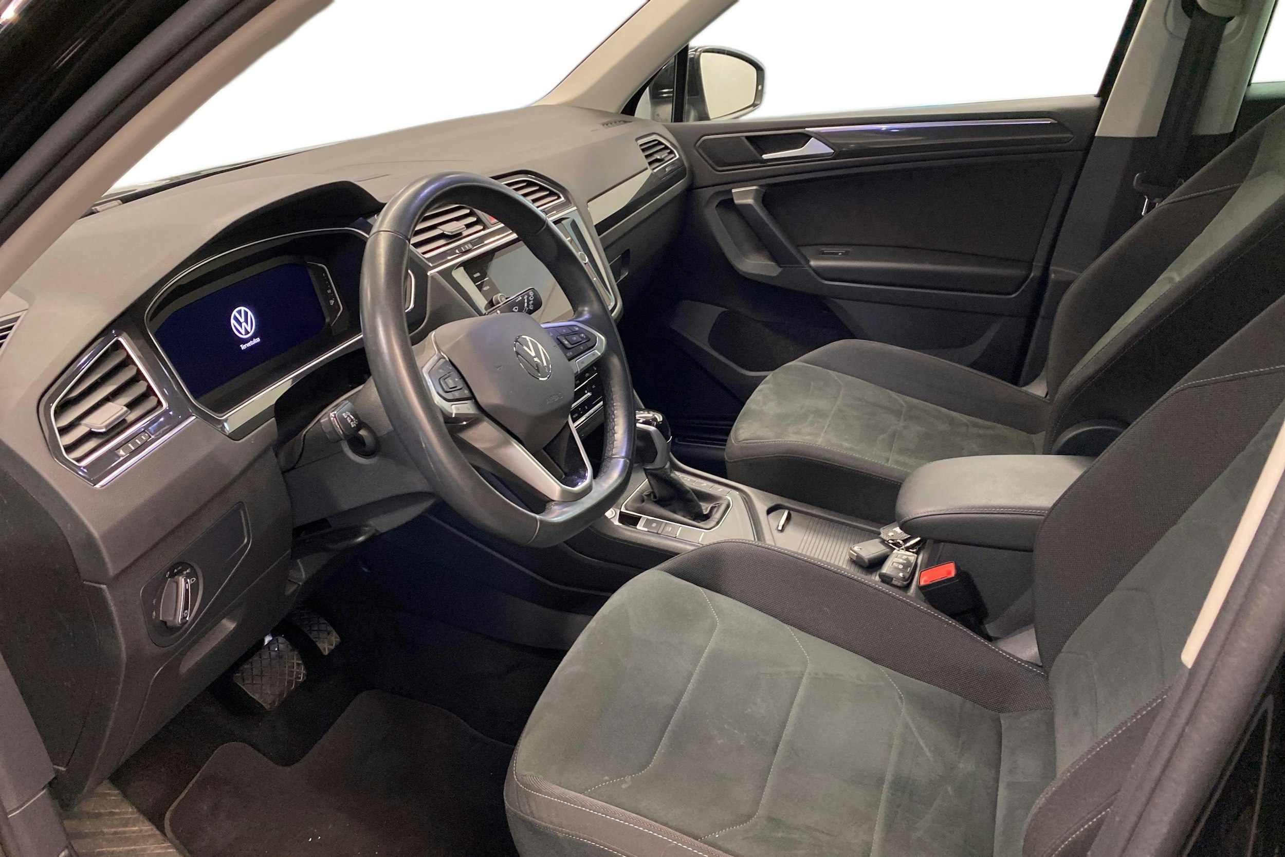 musta Volkswagen Tiguan 2023 kuva 7.