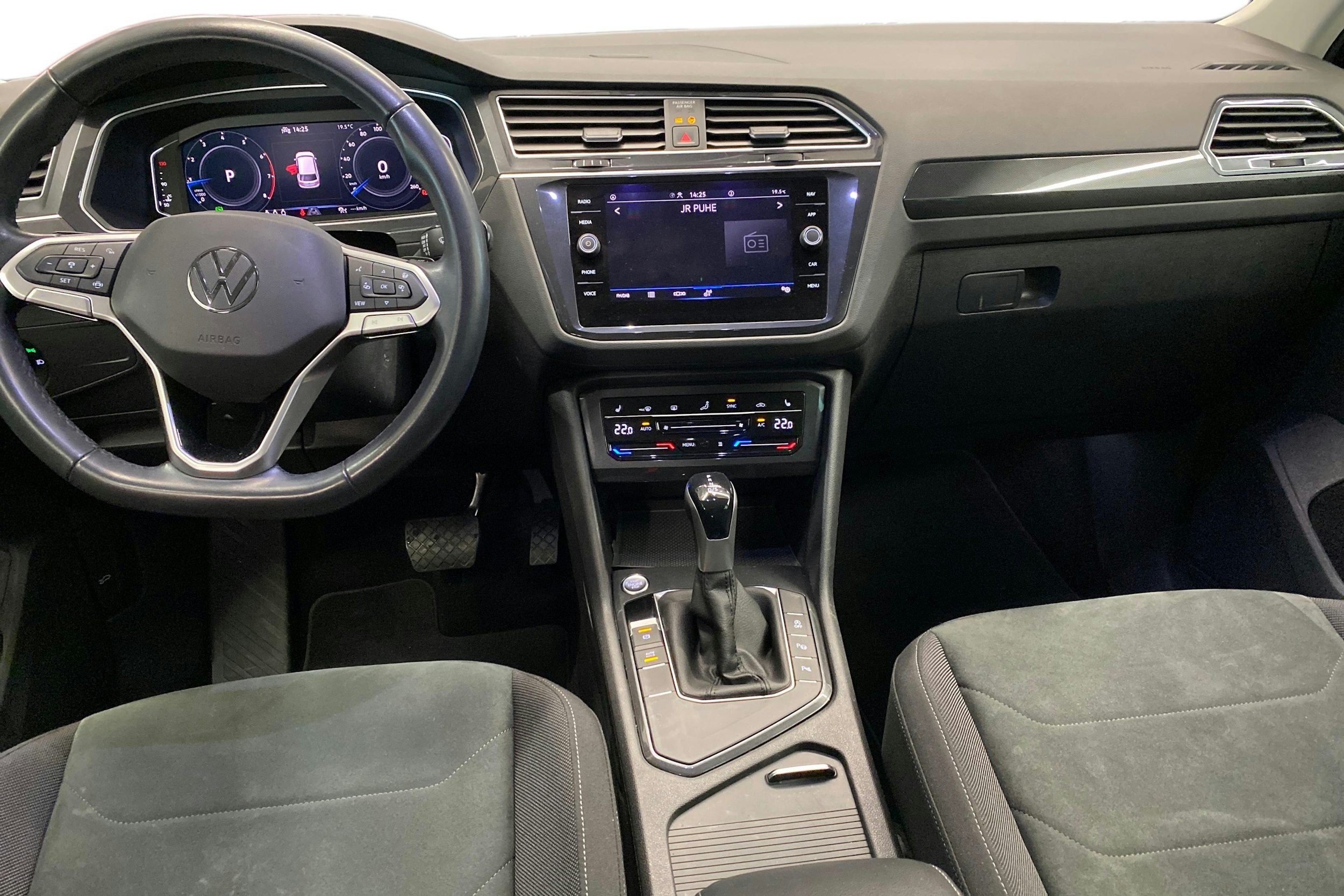 musta Volkswagen Tiguan 2023 kuva 9.