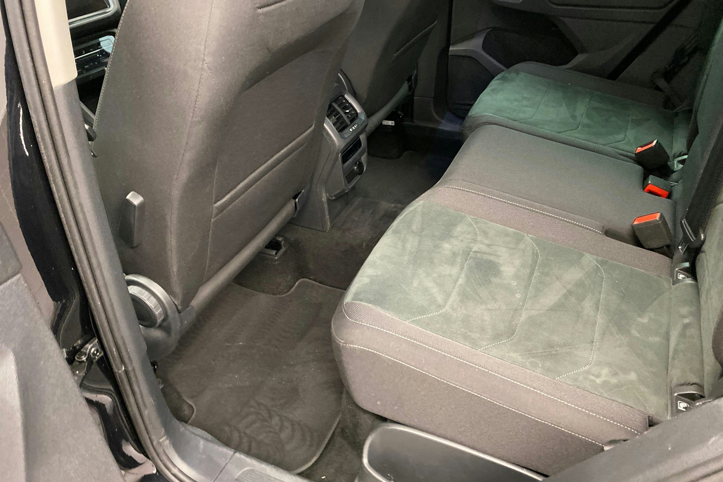 musta Volkswagen Tiguan 2023 kuva 10.