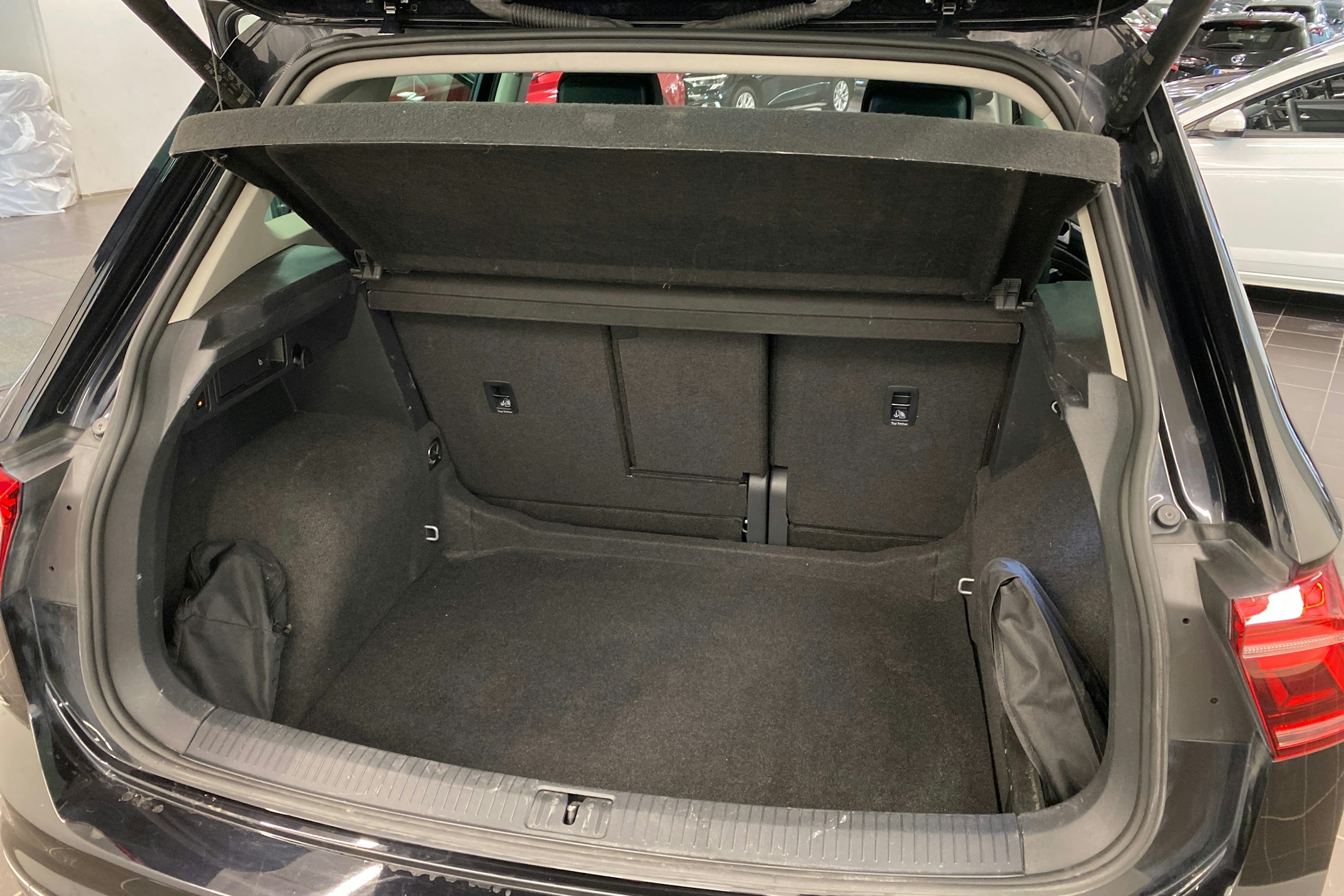 musta Volkswagen Tiguan 2023 kuva 15.