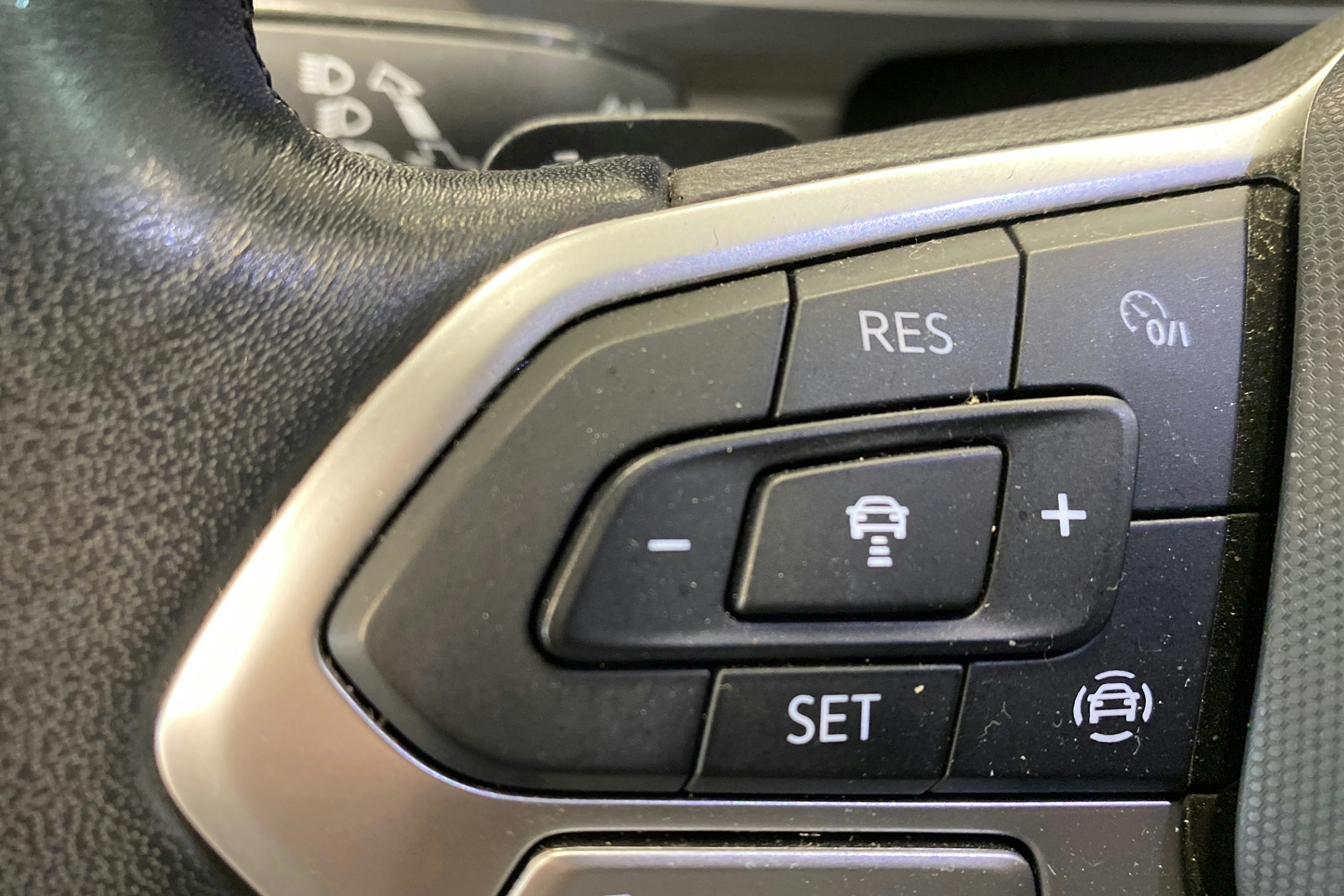 musta Volkswagen Tiguan 2023 kuva 22.