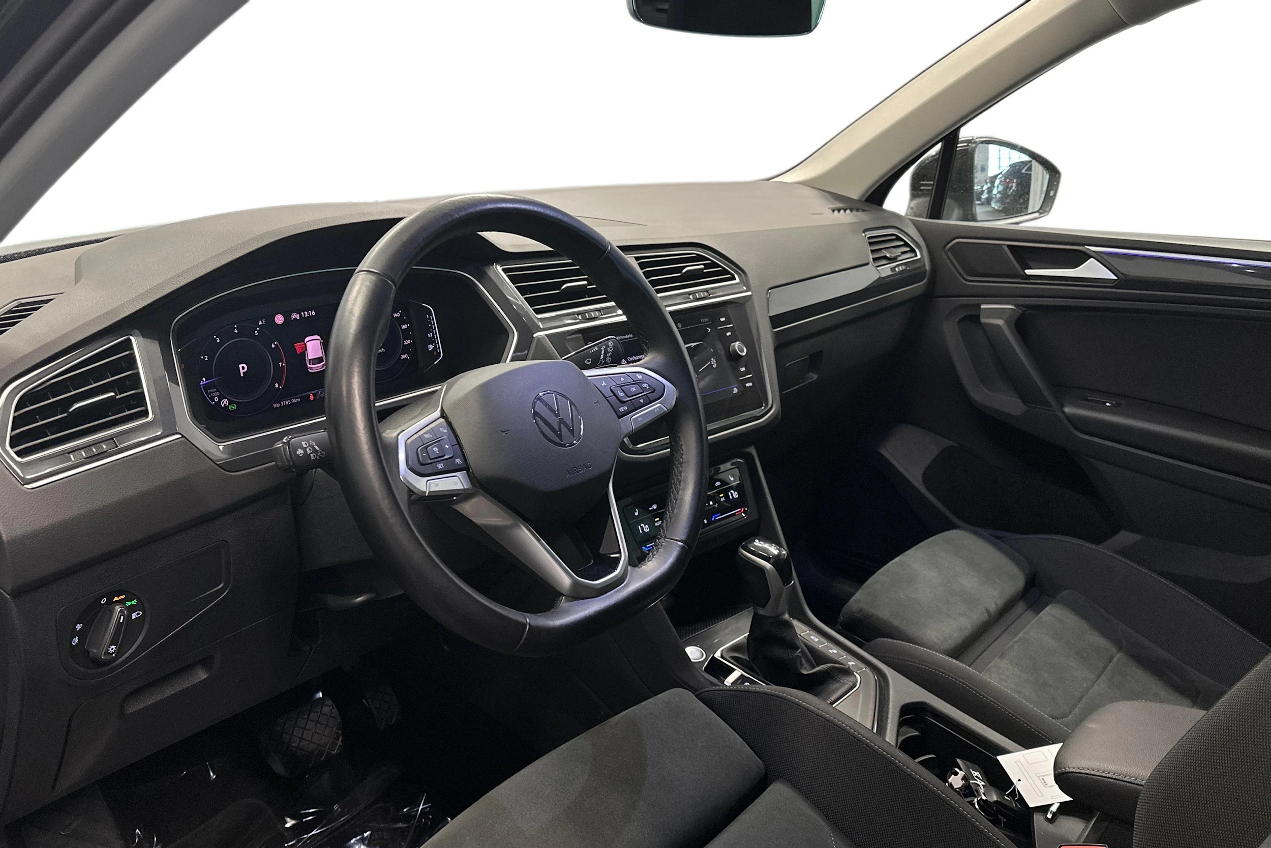 musta Volkswagen Tiguan 2023 kuva 3.