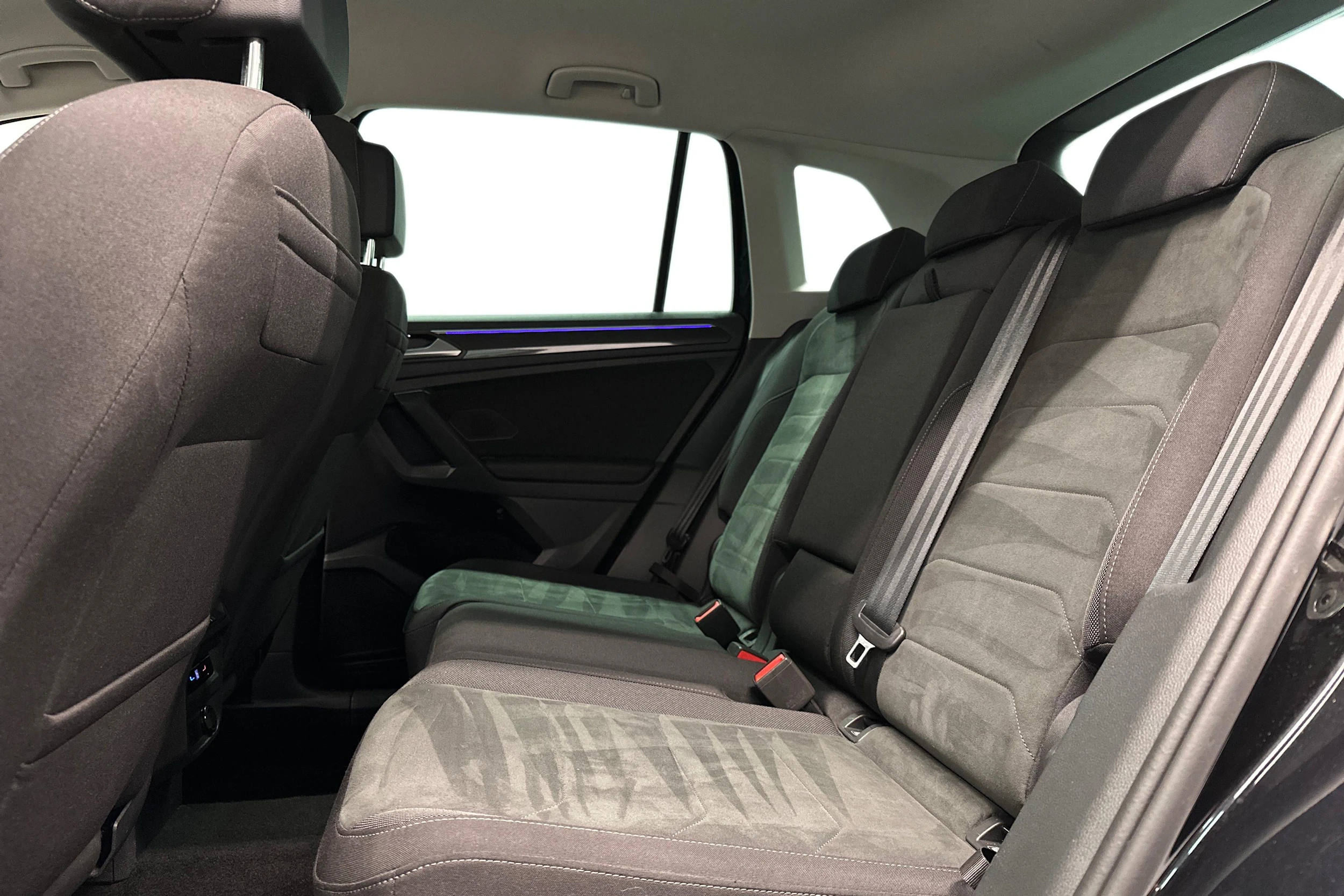 musta Volkswagen Tiguan 2023 kuva 11.