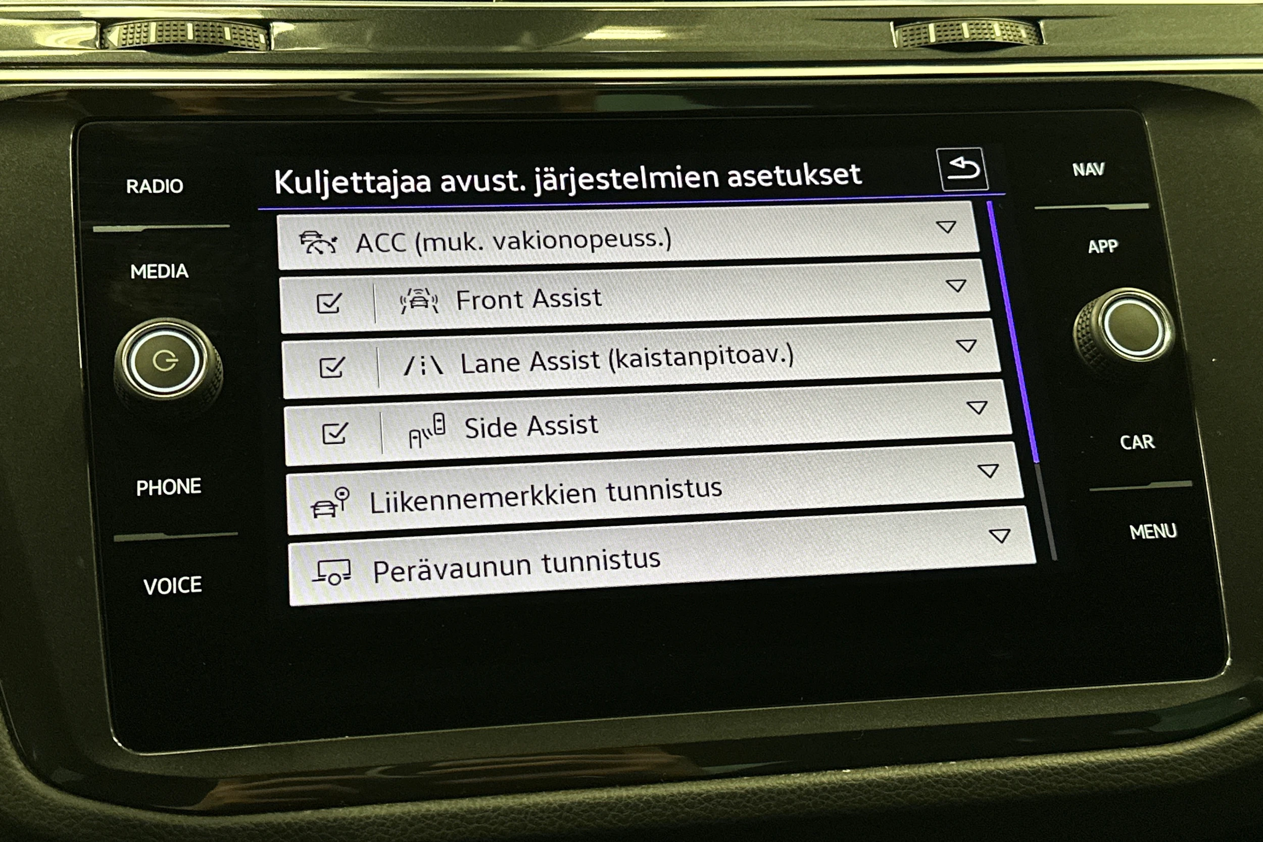 musta Volkswagen Tiguan 2023 kuva 25.