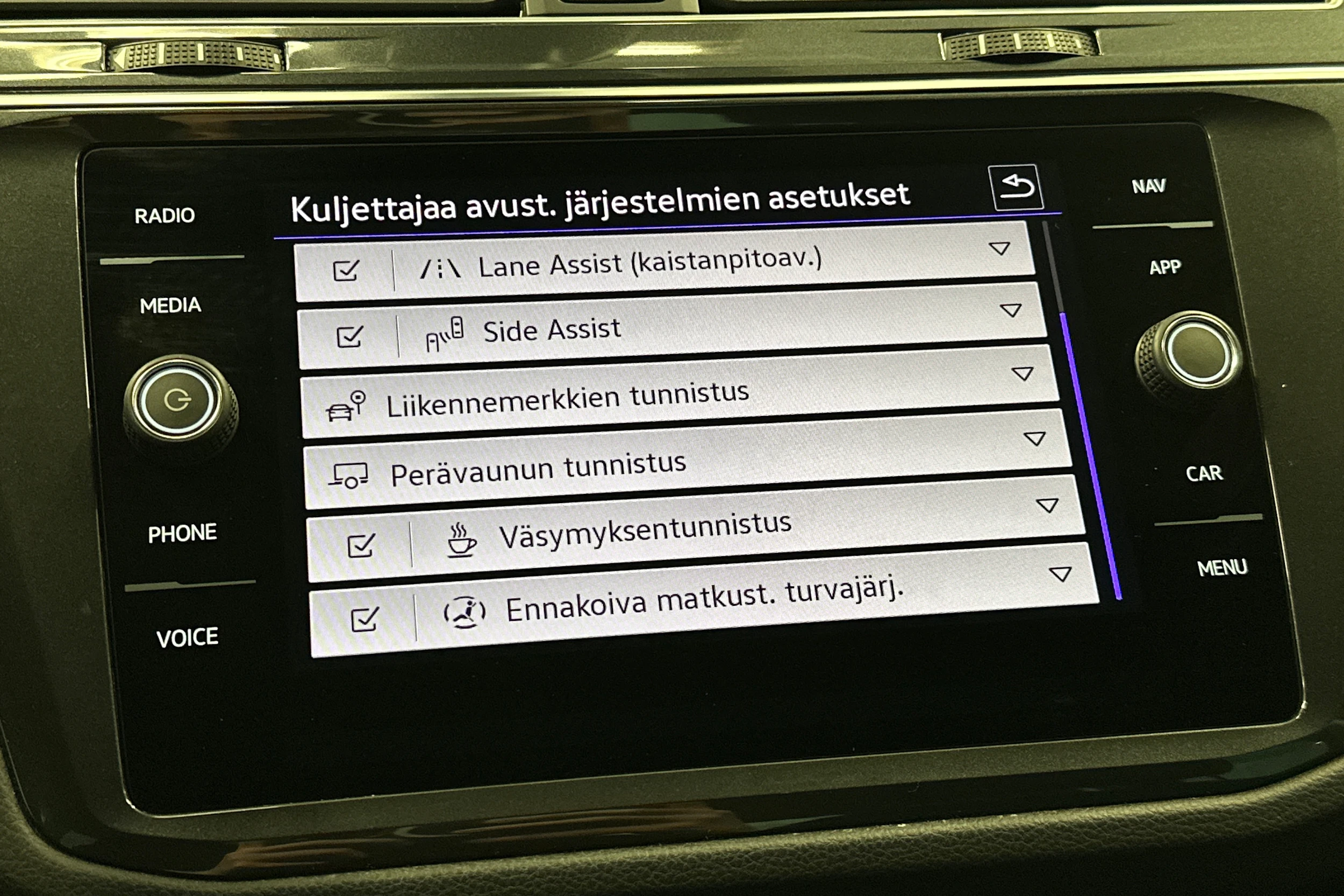 musta Volkswagen Tiguan 2023 kuva 26.
