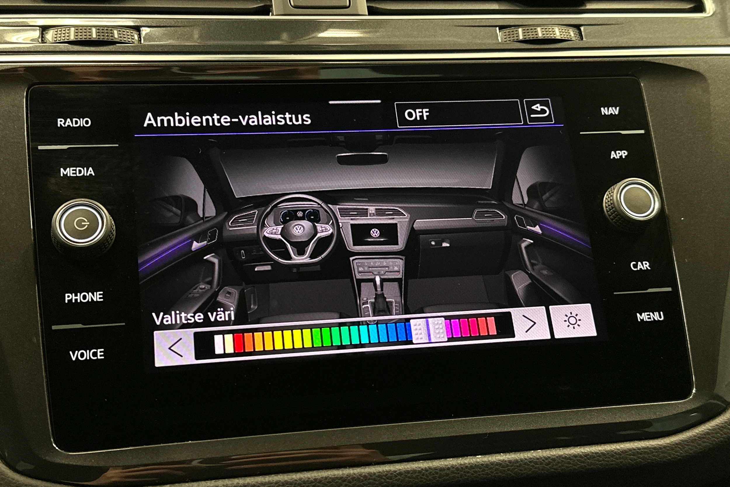 musta Volkswagen Tiguan 2023 kuva 28.