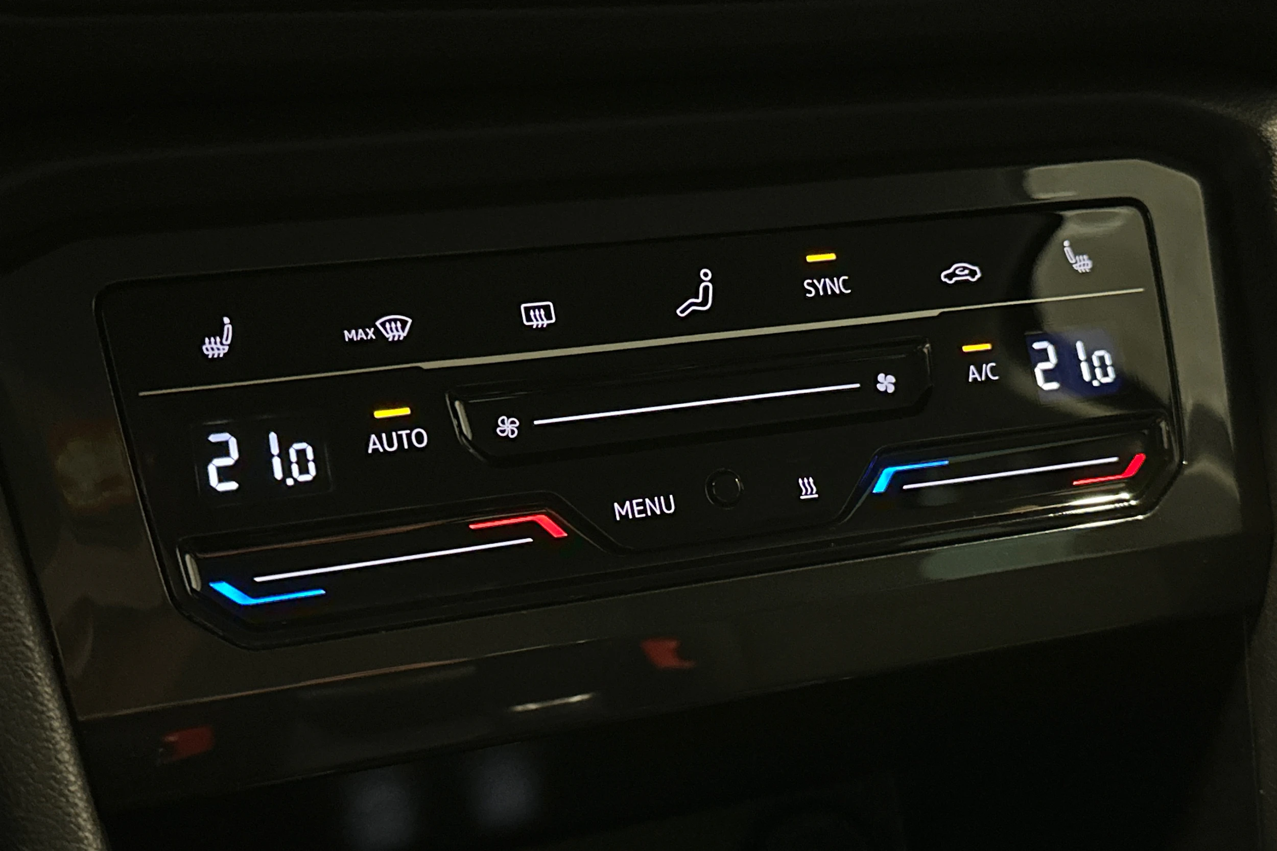 musta Volkswagen Tiguan 2023 kuva 31.