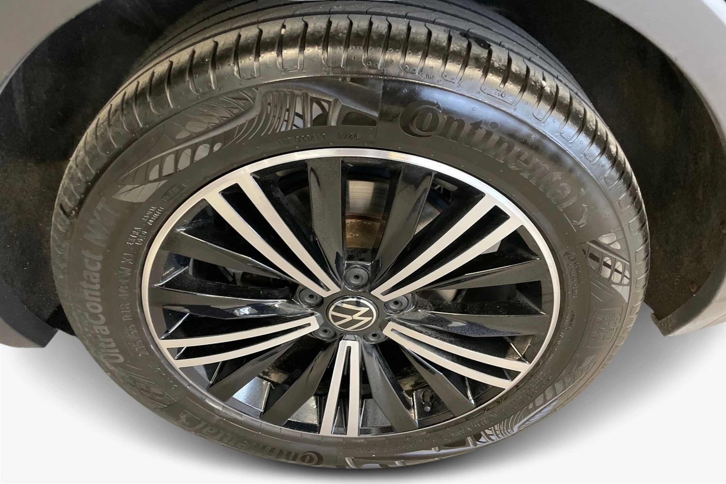 musta Volkswagen Tiguan 2023 kuva 12.