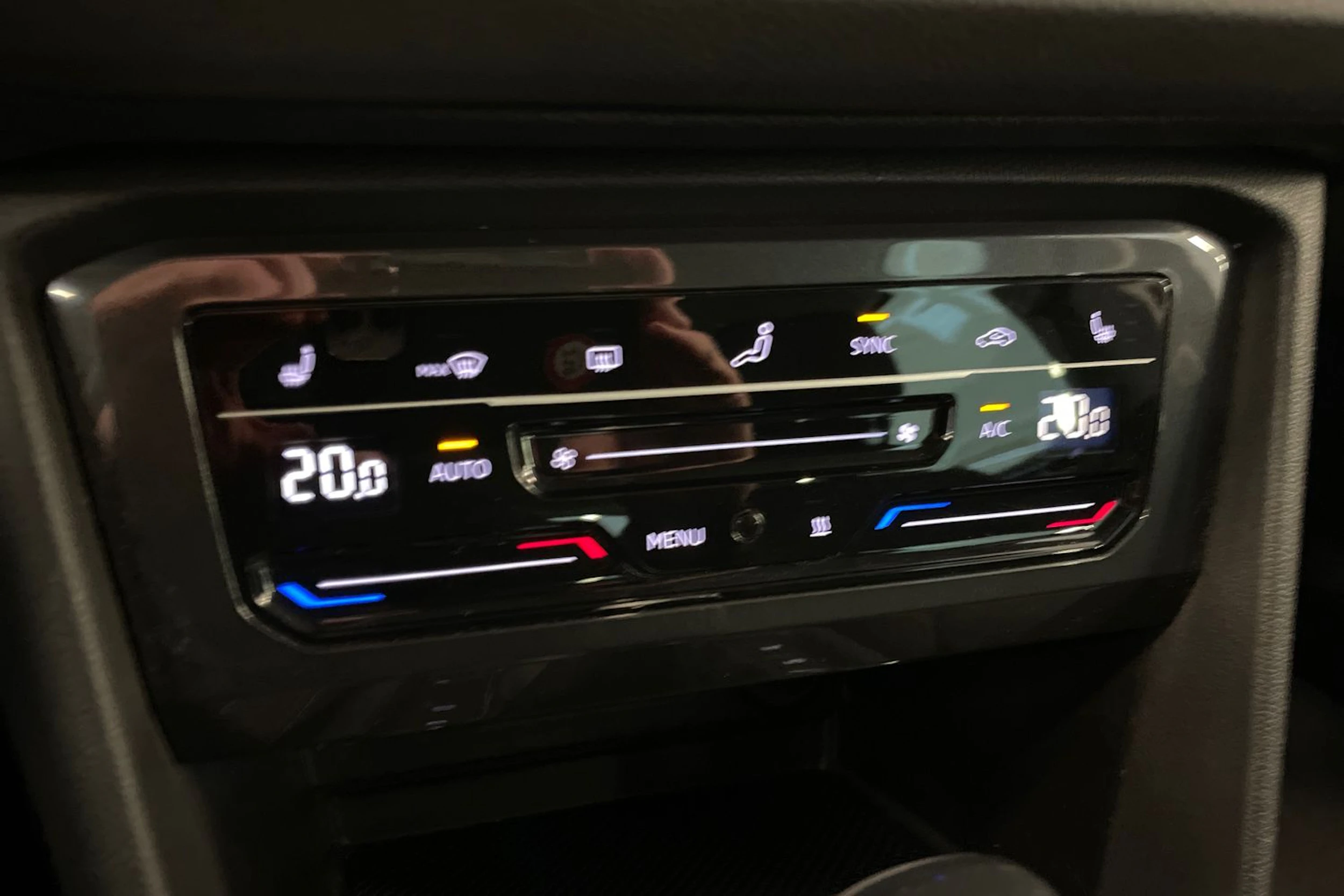 musta Volkswagen Tiguan 2023 kuva 23.