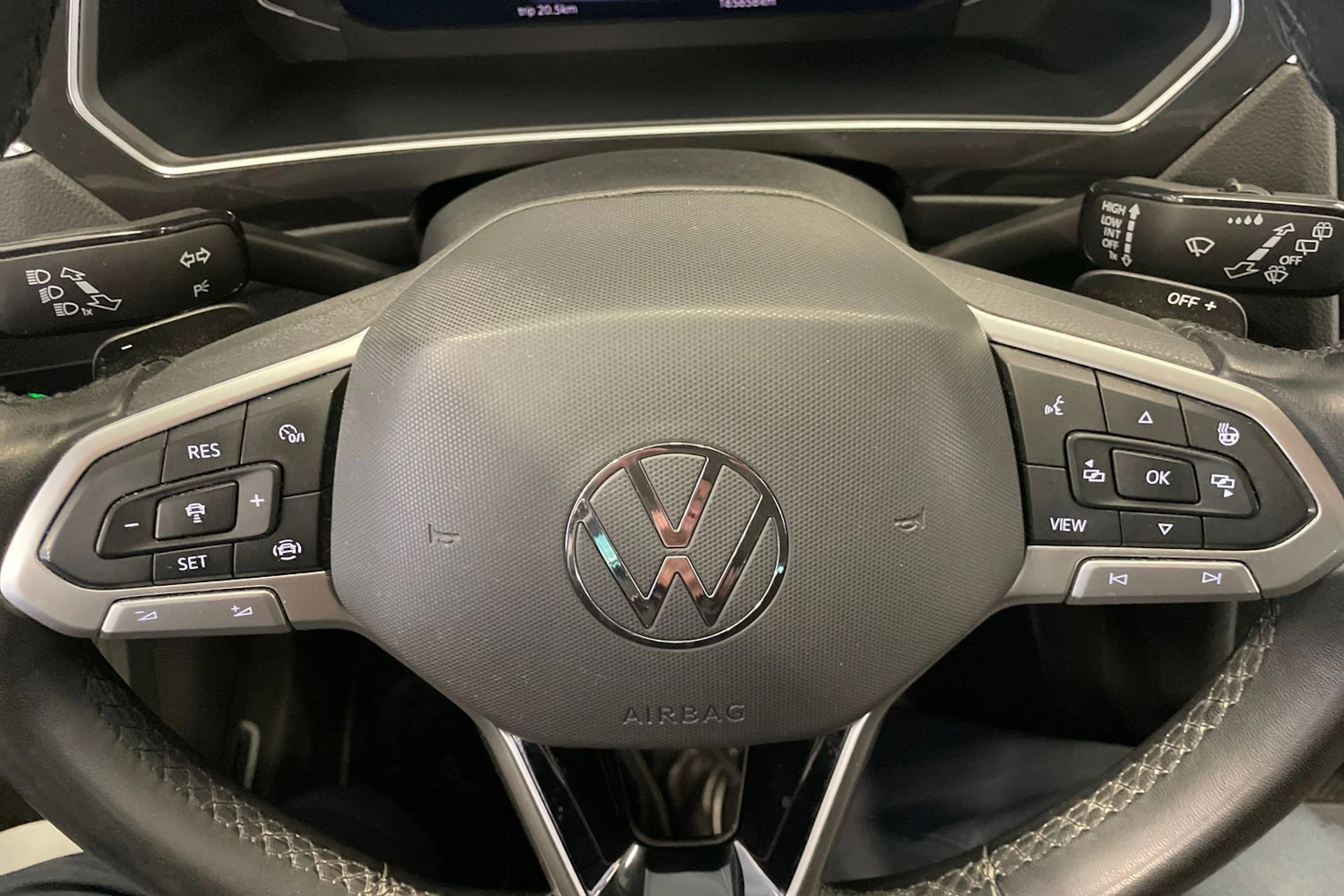 musta Volkswagen Tiguan 2023 kuva 28.