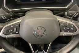 musta Volkswagen Tiguan 2023 kuva 28.