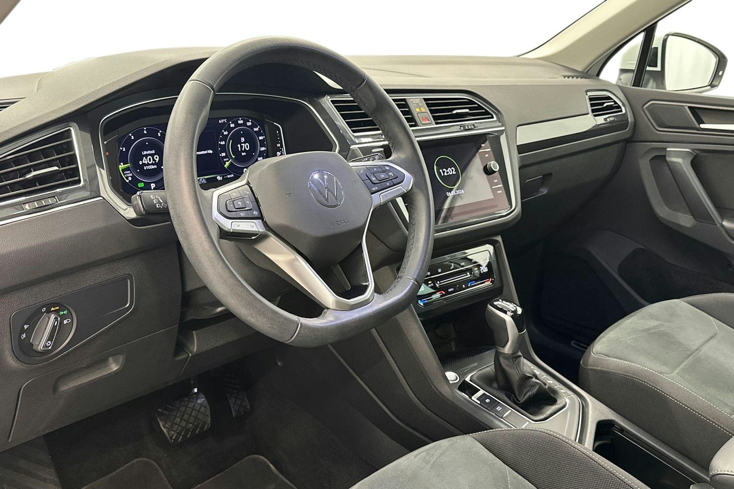 valkoinen Volkswagen Tiguan 2023 kuva 7.