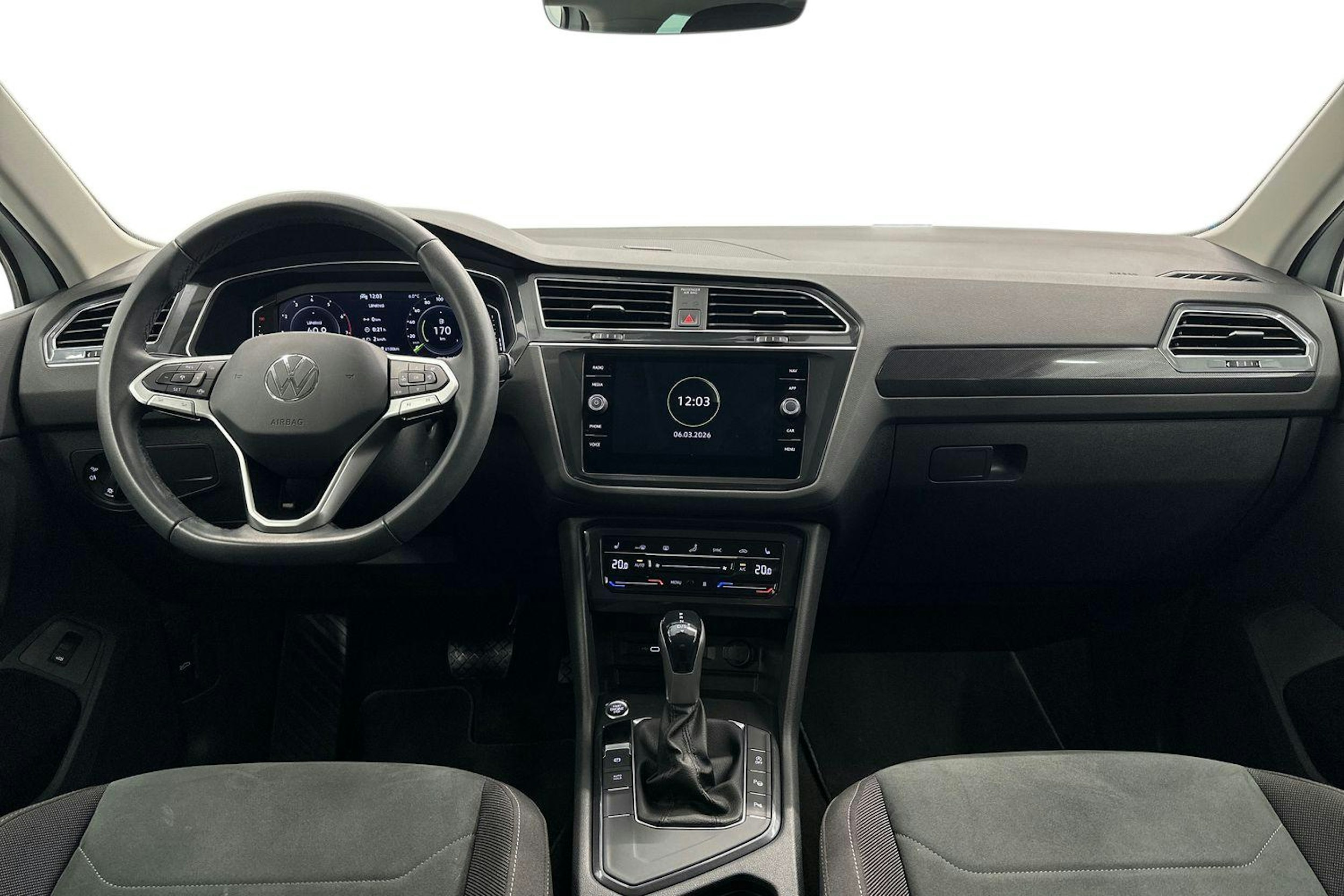 valkoinen Volkswagen Tiguan 2023 kuva 9.