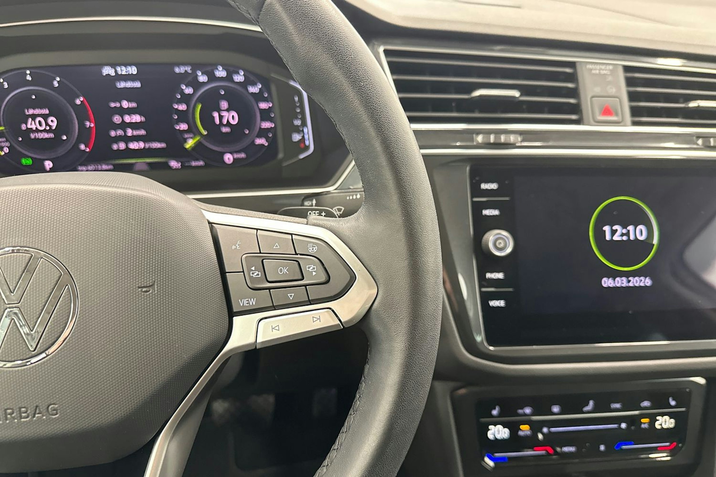 valkoinen Volkswagen Tiguan 2023 kuva 17.