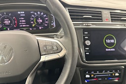 valkoinen Volkswagen Tiguan 2023 kuva 17.