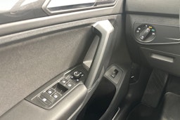 valkoinen Volkswagen Tiguan 2023 kuva 19.