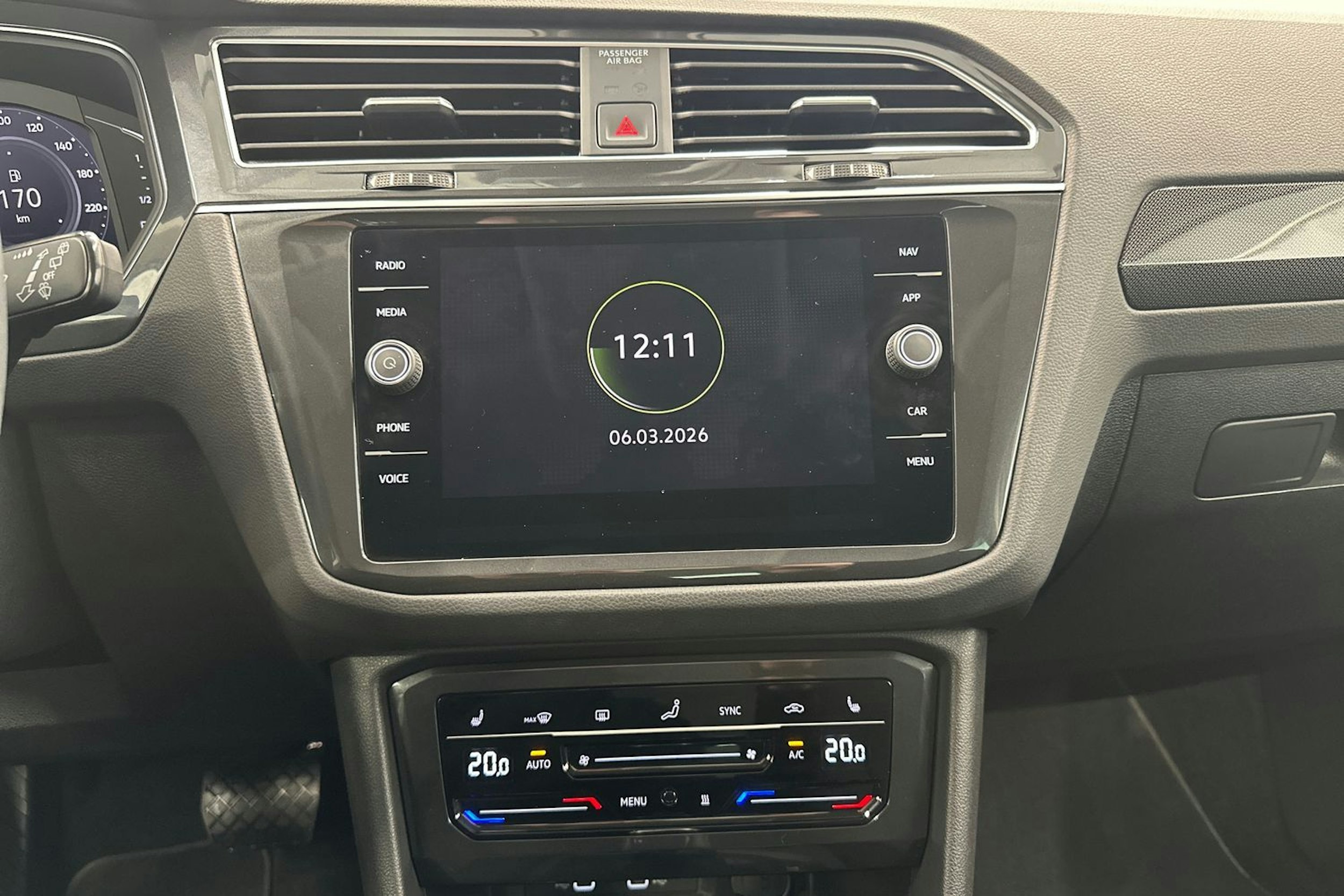 valkoinen Volkswagen Tiguan 2023 kuva 21.