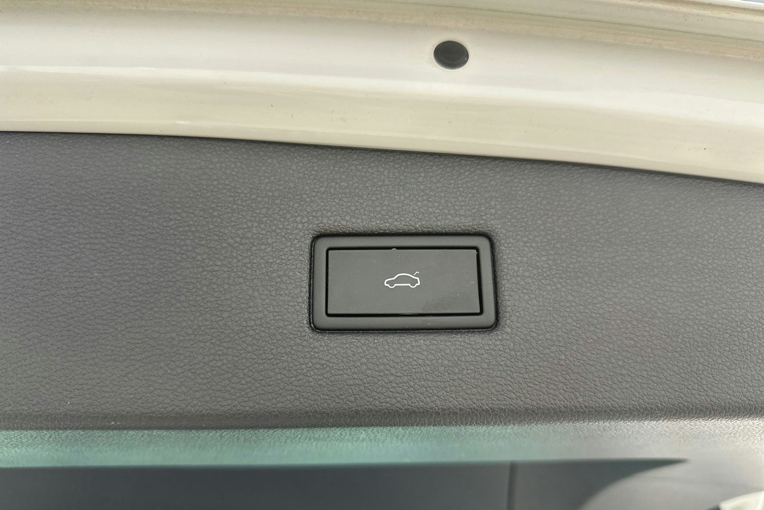 valkoinen Volkswagen Tiguan 2023 kuva 29.