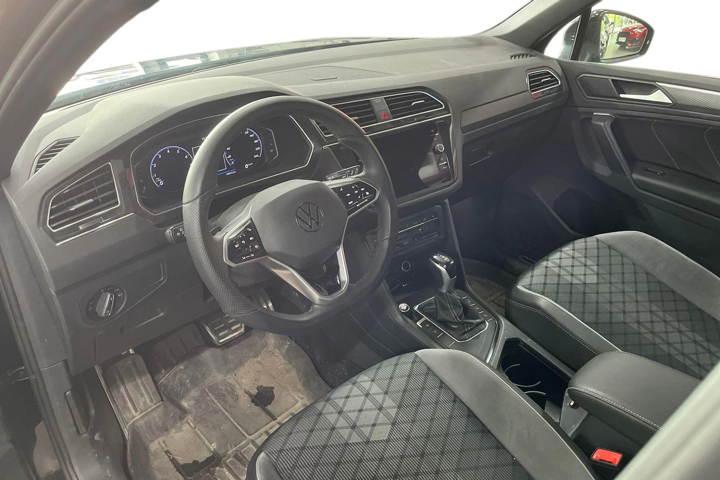 musta Volkswagen Tiguan 2023 kuva 8.