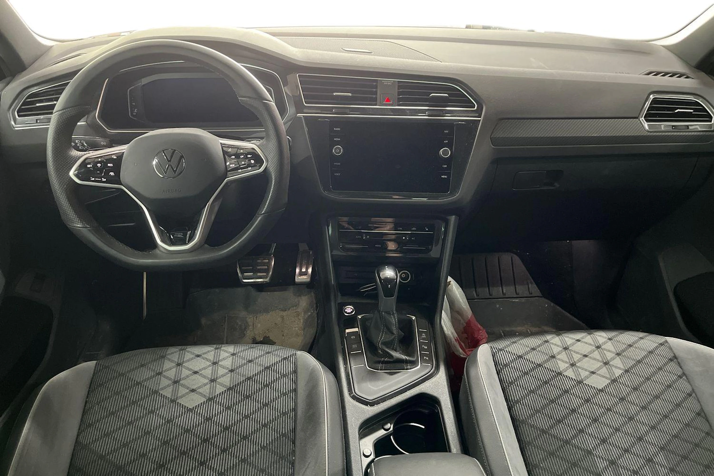 musta Volkswagen Tiguan 2023 kuva 9.