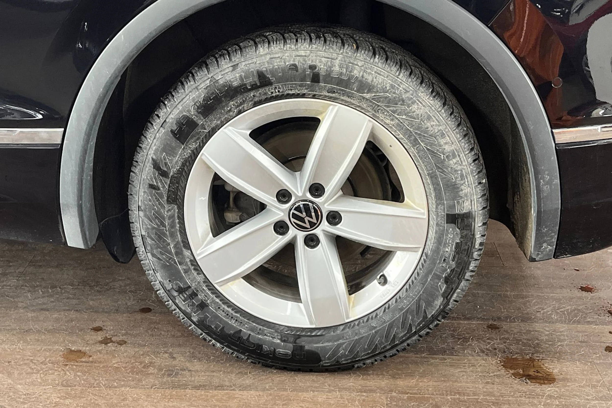 musta Volkswagen Tiguan 2023 kuva 13.