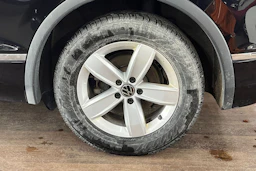 musta Volkswagen Tiguan 2023 kuva 13.