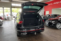 musta Volkswagen Tiguan 2023 kuva 16.