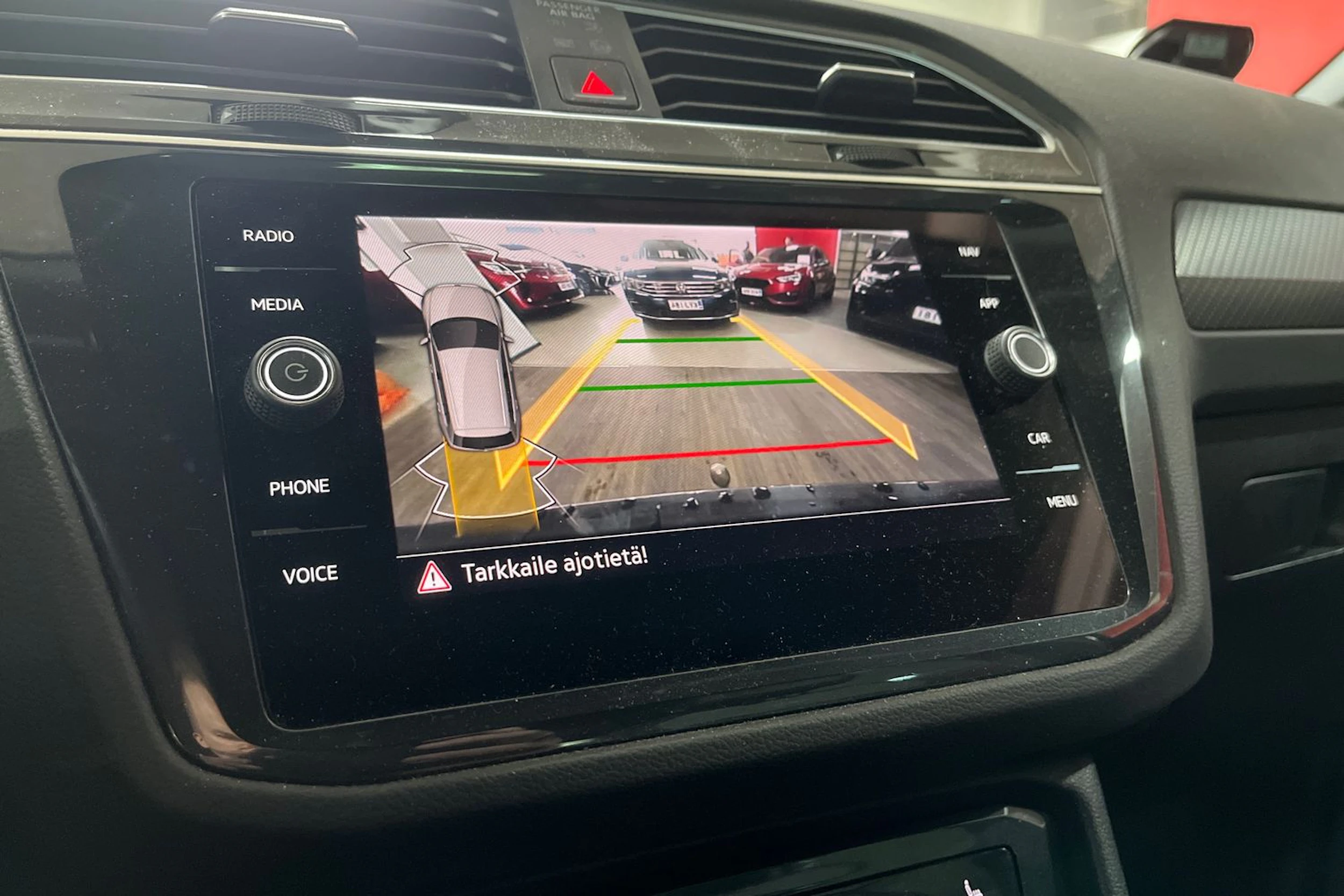 musta Volkswagen Tiguan 2023 kuva 19.